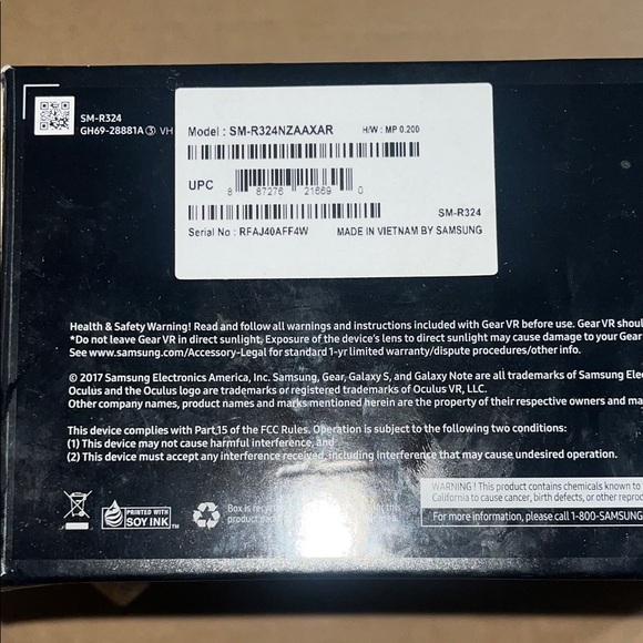 Samsung Gear VR Headset with Controller - Dark Gray - Picture 2 of 16